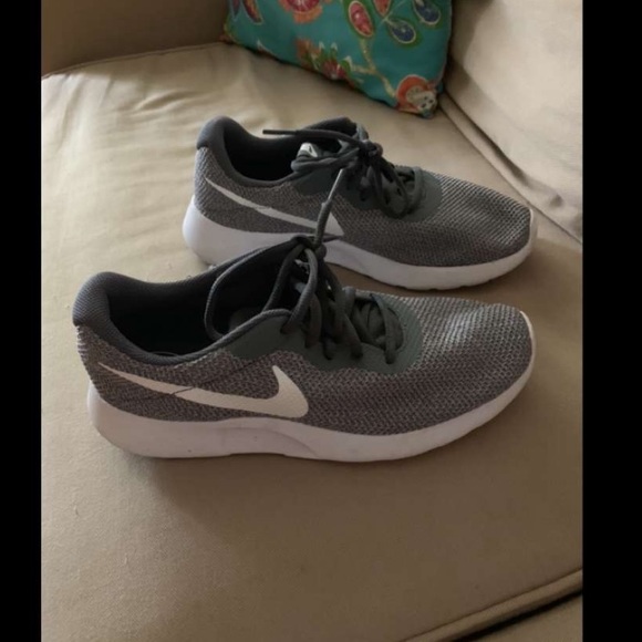 Nike shoes - Picture 1 of 1